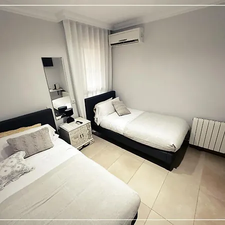 Homestay Fira Gran Via Ii *